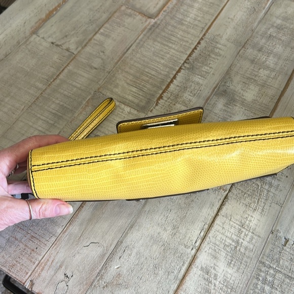 BANANA REPUBLIC NWT YELLOW LEATHER WRISTLET CLUTCH BAG - Picture 4 of 12